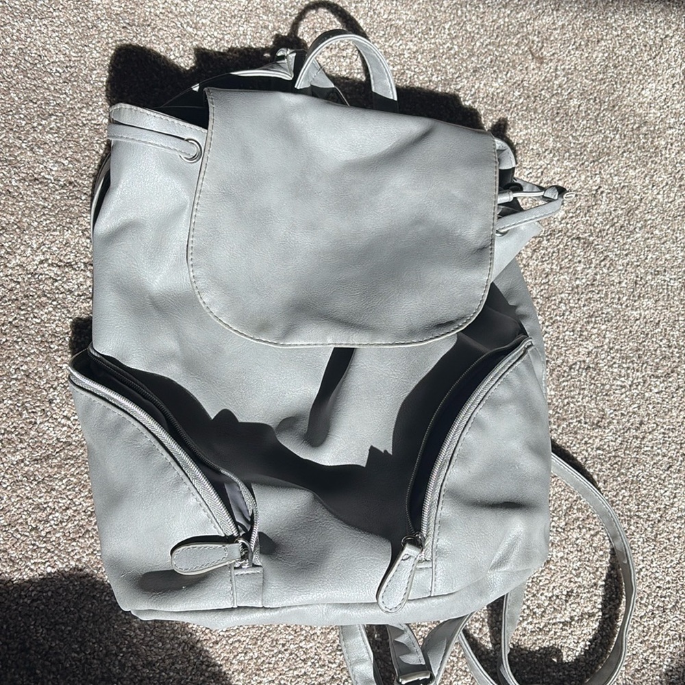 gray multi pocket cinch backpack